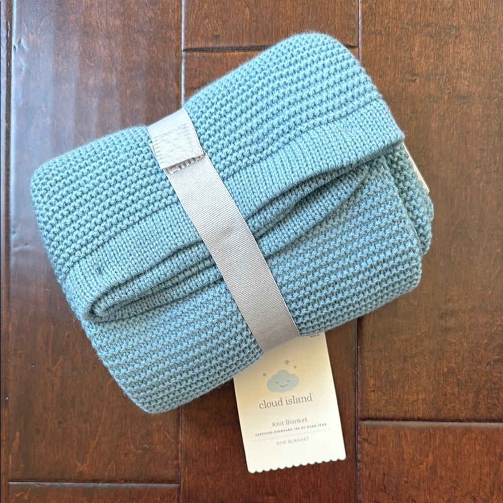 Cloud Island Blue Chunky Knit Throw Baby Blanket Brand New